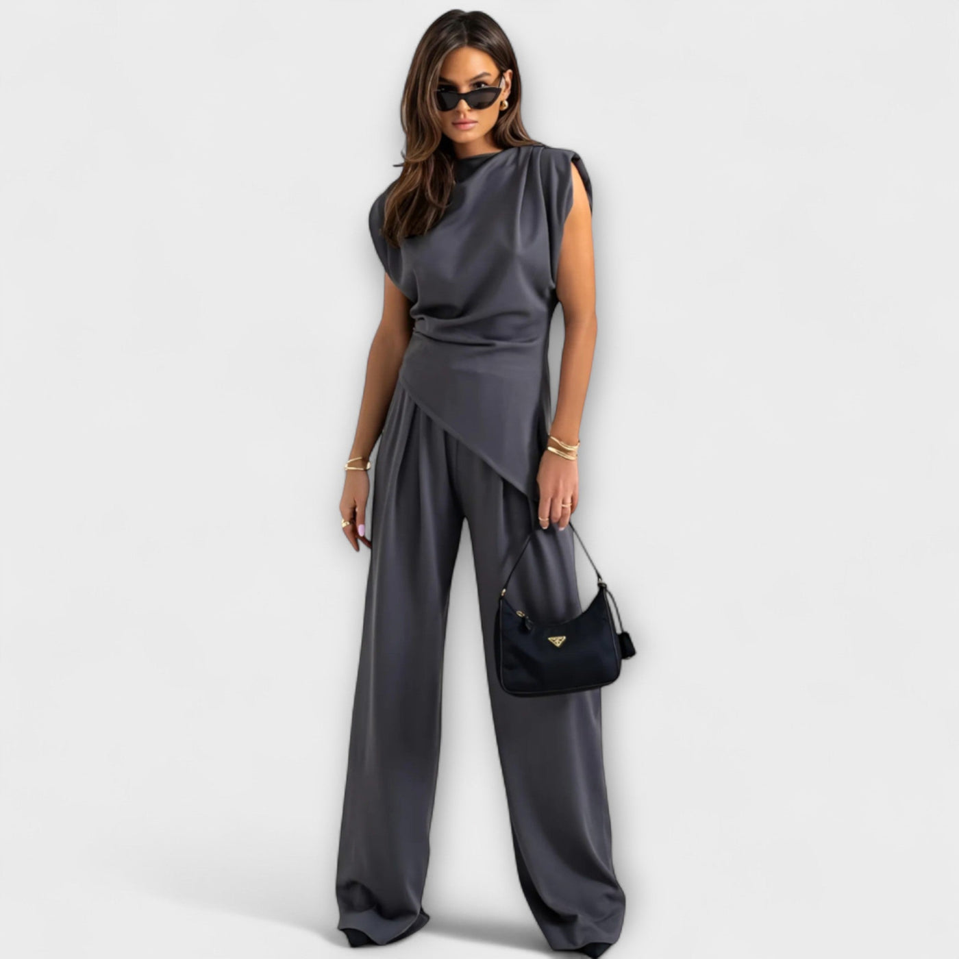 Sofia – Asymmetrische set met gedrapeerde schouders