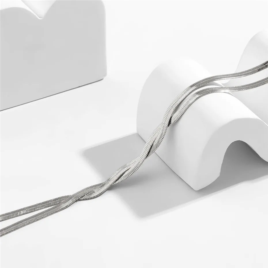 Elegante lange halsketting met verstelbaar slangontwerp