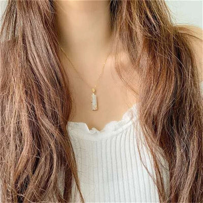 Halsketting met jade amulet