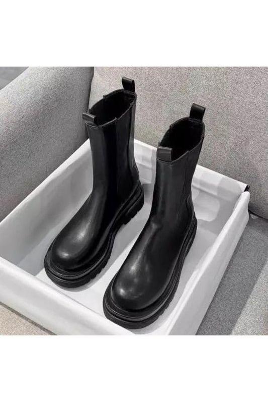 Veronique - Classic Boots